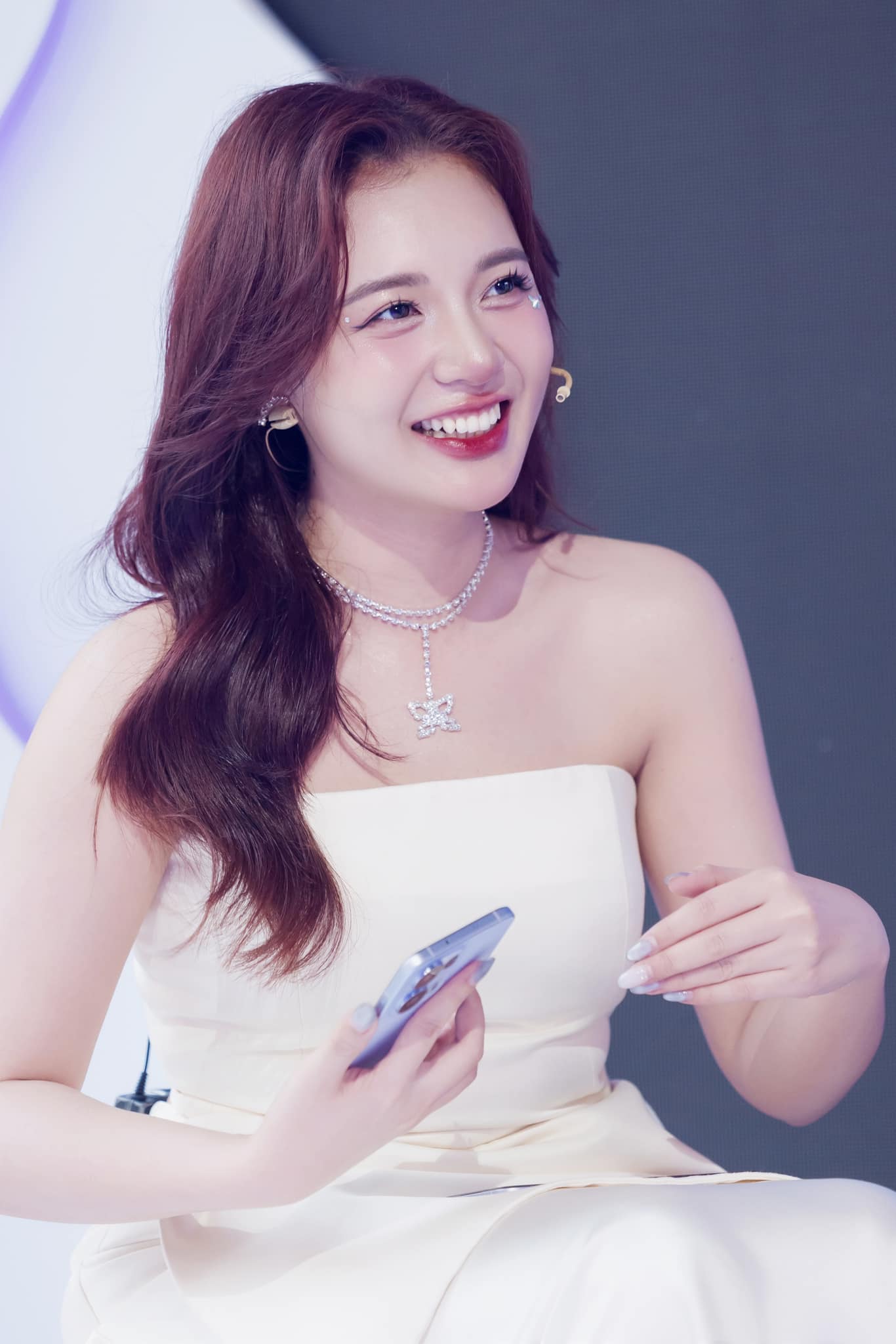 Esports MC Phuong Thao Confidently Shows Her Bare Face 1 MC Phuong Thao smiling brightly