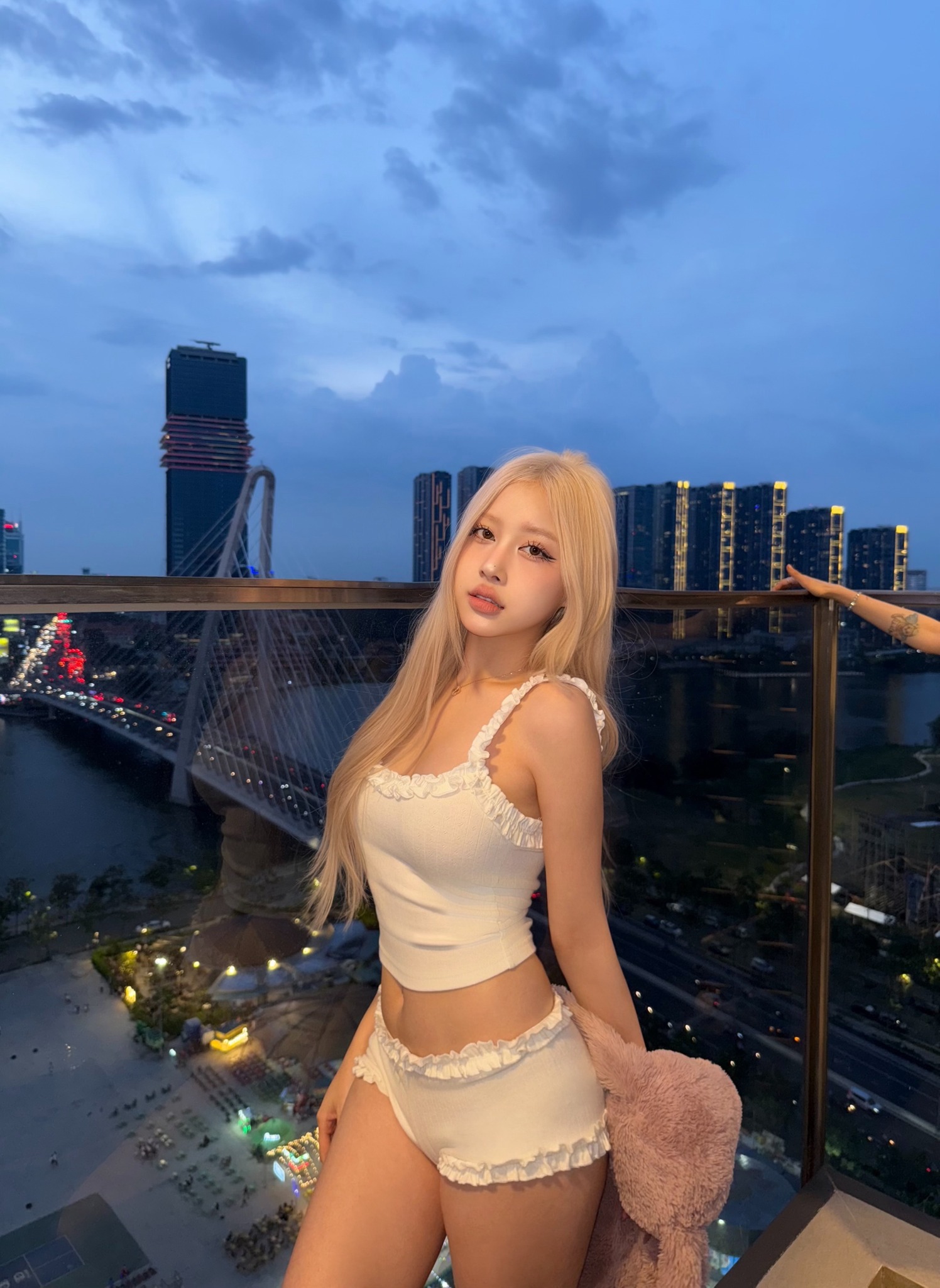 Vietnam’s ‘Rosé’ and Friends Show Off Stunning Styles 2 49183808119416221232562686362034792326232112n 17453983826421780265093 1745401847092 1745401847224267226978