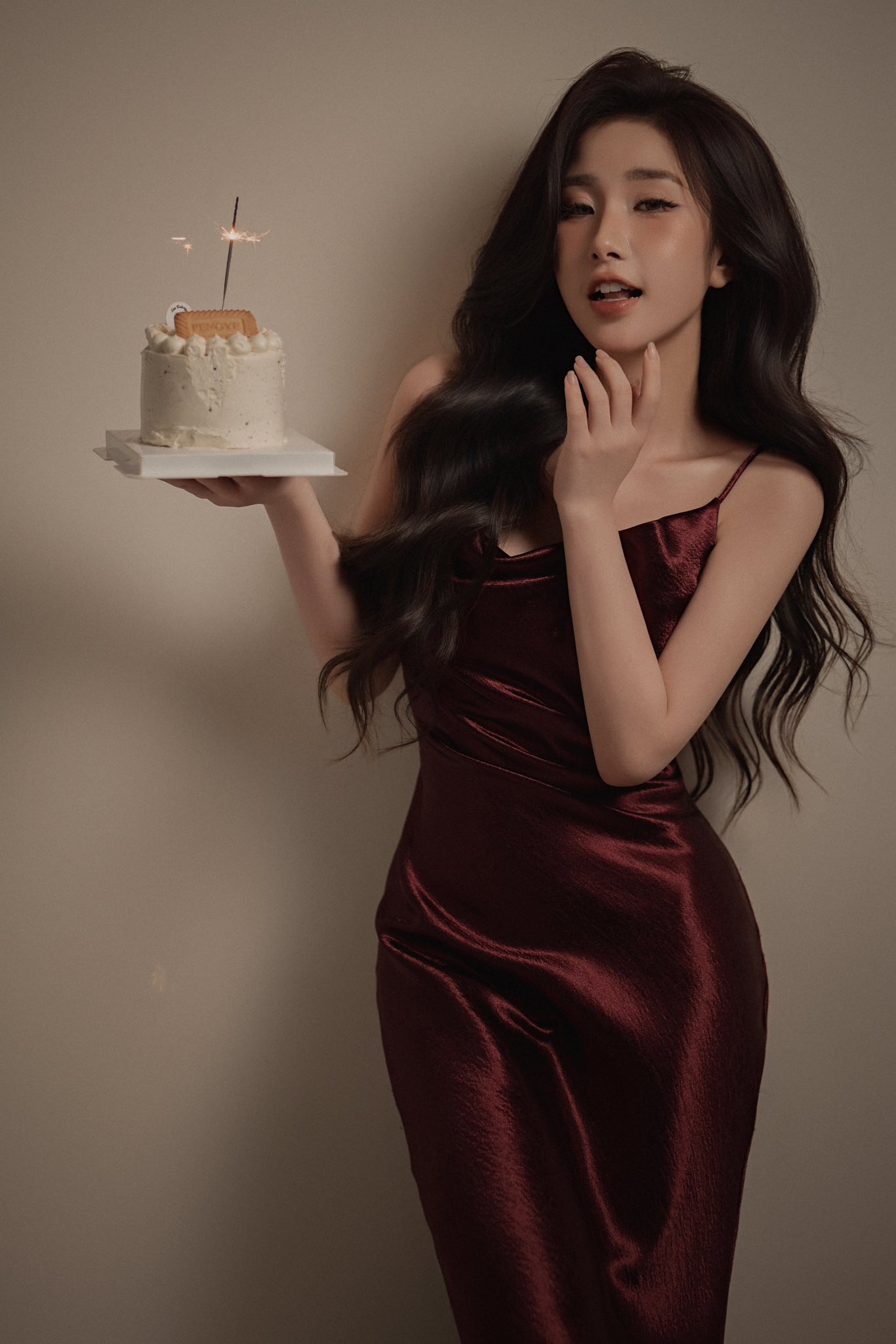 Tiểu Hý Stuns Fans with Stunning Mature Photoshoot 4 Tiểu Hý in elegant attire