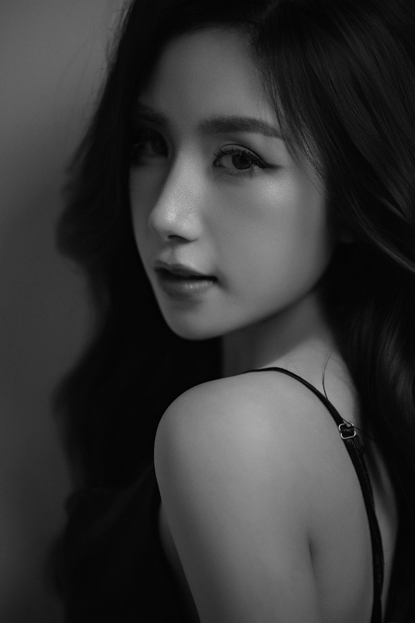Tiểu Hý Stuns Fans with Stunning Mature Photoshoot 7 Tiểu Hý birthday celebration