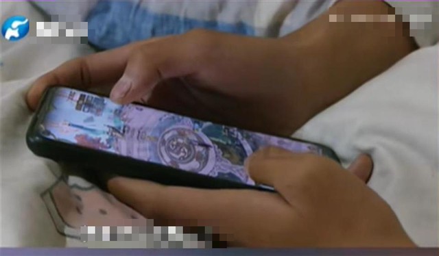 16-Year-Old Spends Nearly $50K on Game, Surprised by Developer's Response 1 Teen boy playing mobile game