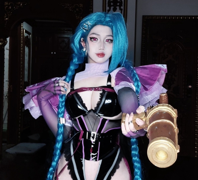 Cosplayer Claps Back Hard at Haters Over Her Sexy Looks 4 edit 48461721711692931212604613855713601608780579n 17435832309311303117524
