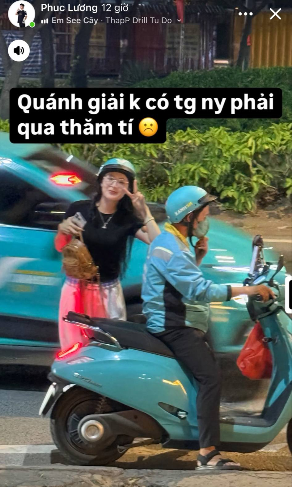 Quỳnh Alee’s Sweet Support for Pro Gamer Boyfriend Wins Fans’ Hearts 2 Quỳnh Alee supporting Fish