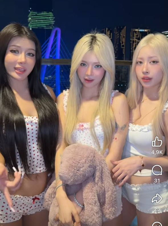 Vietnam’s ‘Rosé’ and Friends Show Off Stunning Styles 8 edit photo2025 04 2315 54 38 2 17453985213961206489786 1745401851134 17454018512091889003366