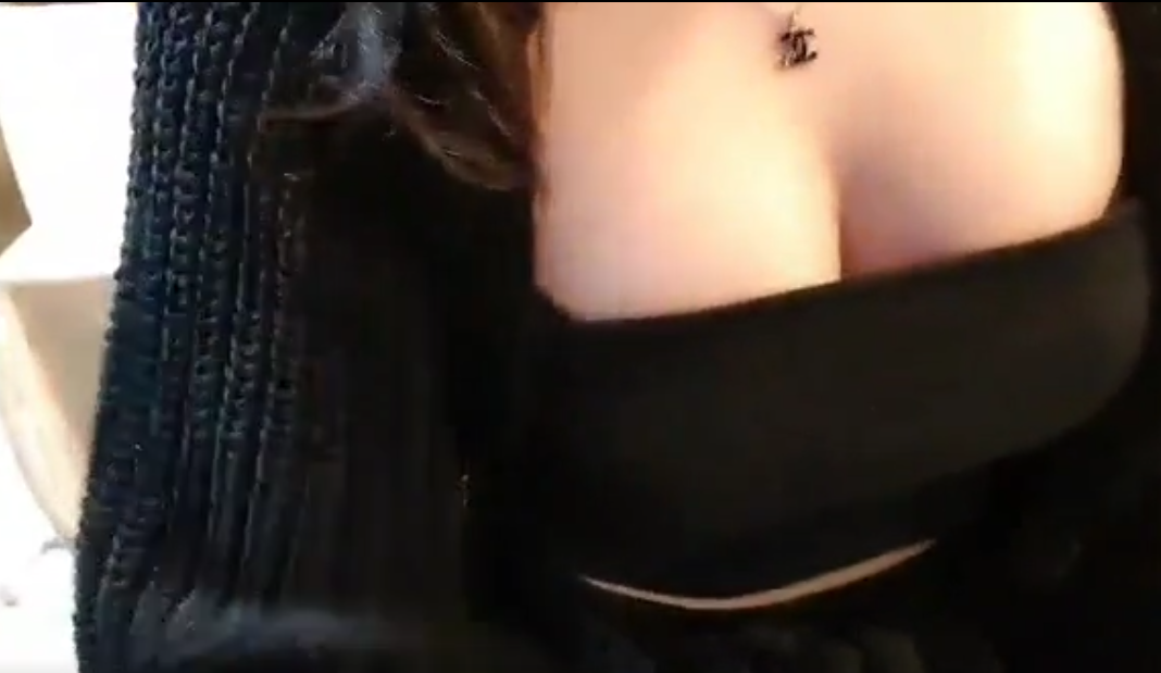 Korean Streamer CoCo Nearly Crosses the Line on Live Stream 3 gai1 162702635202279202720 1744081045782 17440810458721744437607 1744082355760 1744082355981194702461