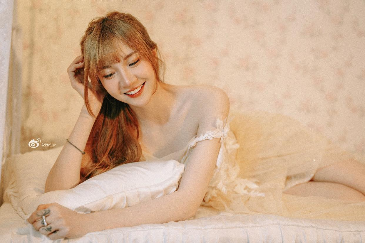 Như Hexi Stuns Fans with a Bare-Shoulder Cosplay Look 6 photo 1743493225572 1743493225720679872655
