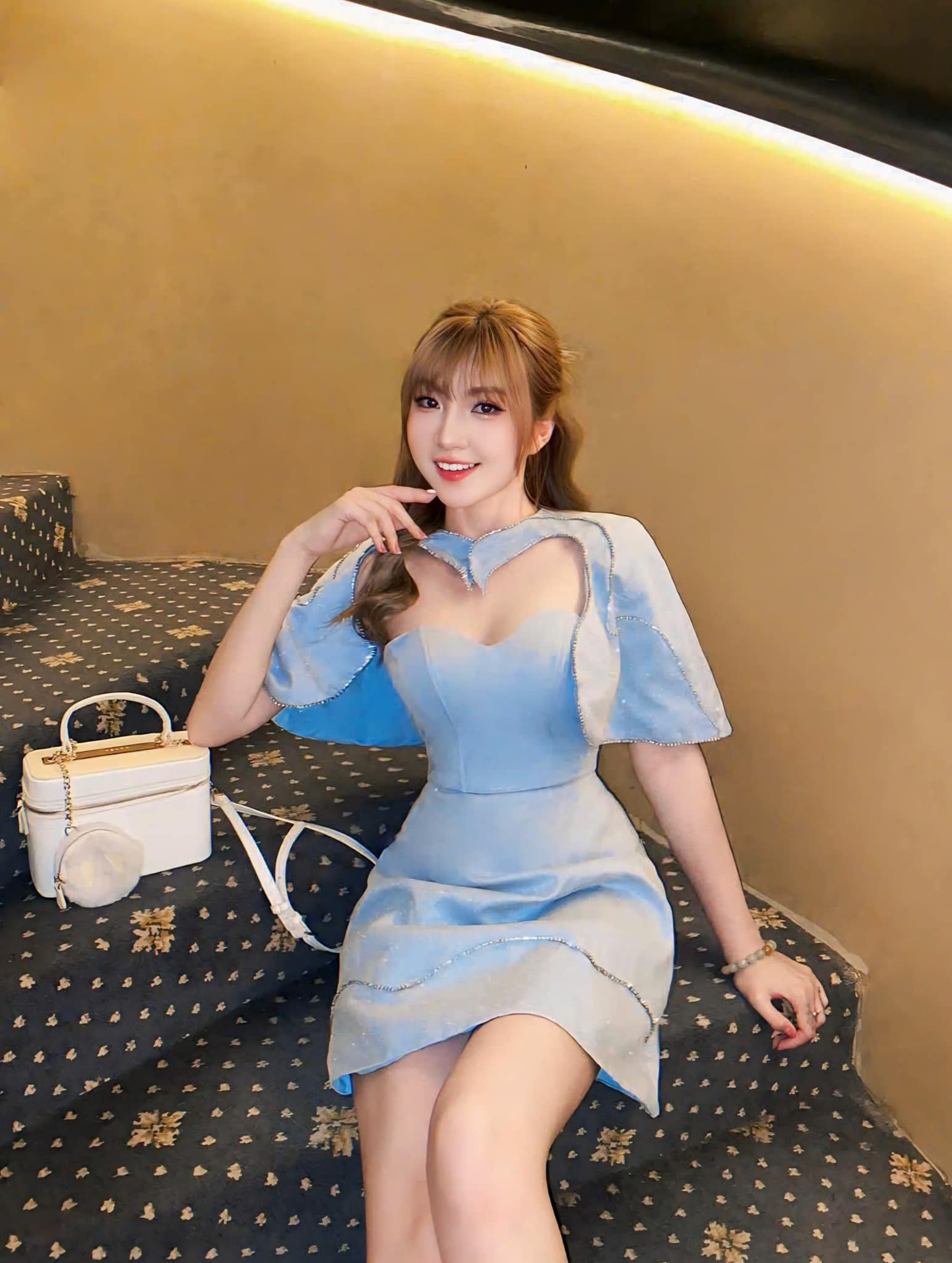 Như Hexi Stuns Fans with a Bare-Shoulder Cosplay Look 9 photo 1743493266138 1743493266388740926602