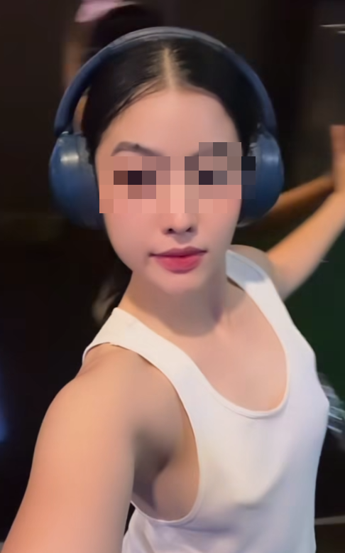 Gym Influencer Sparks Debate with Controversial Outfits 1 Gym influencer S in controversial outfit