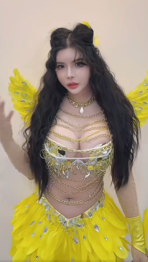 DJ Dolly Trang Claps Back at Ngân 98 Copycat Claims 3 More negative reactions