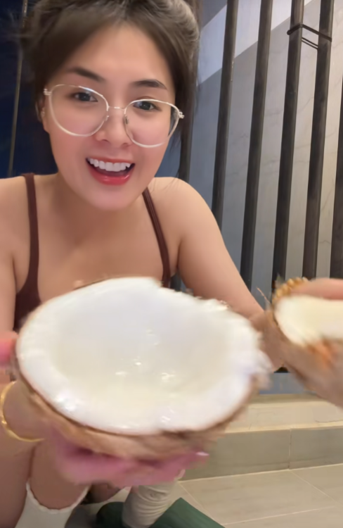 Quỳnh Alee’s Coconut Video Hits 2 Million Views with Cute Charm 7 Quỳnh Alee enjoying coconut