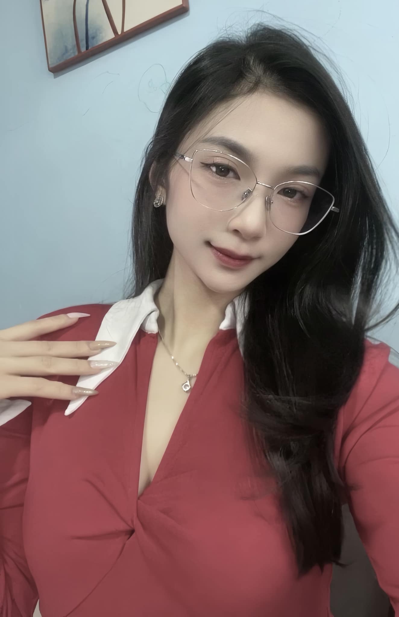 TikTok Impersonator Twists Streamer’s Info for Scam 2 Nguyễn Thu Hà smiling in casual wear