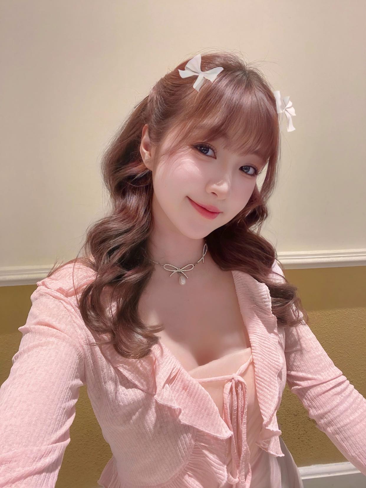 Streamer Như Hexi Stuns Fans with Bold Bikini Look 9 Như Hexi casual look