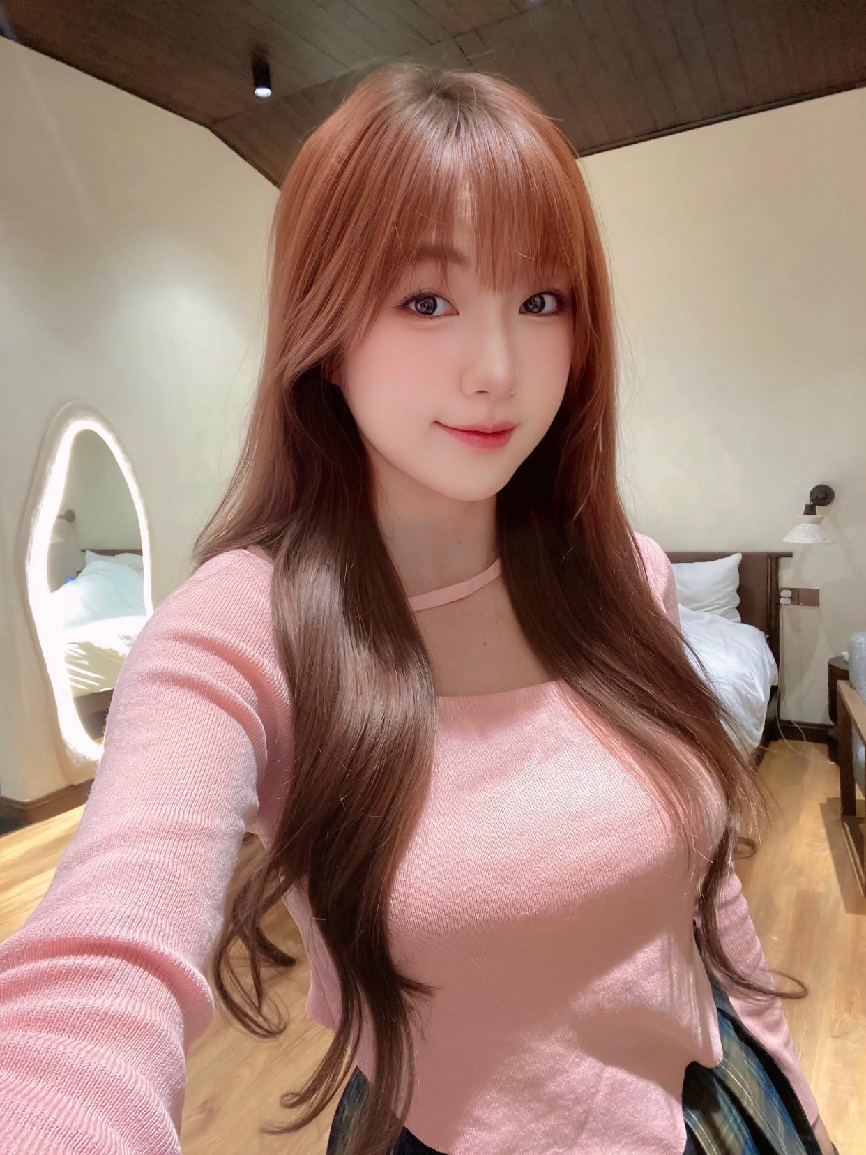 Streamer Như Hexi Stuns Fans with Bold Bikini Look 2 Như Hexi in stylish outfit