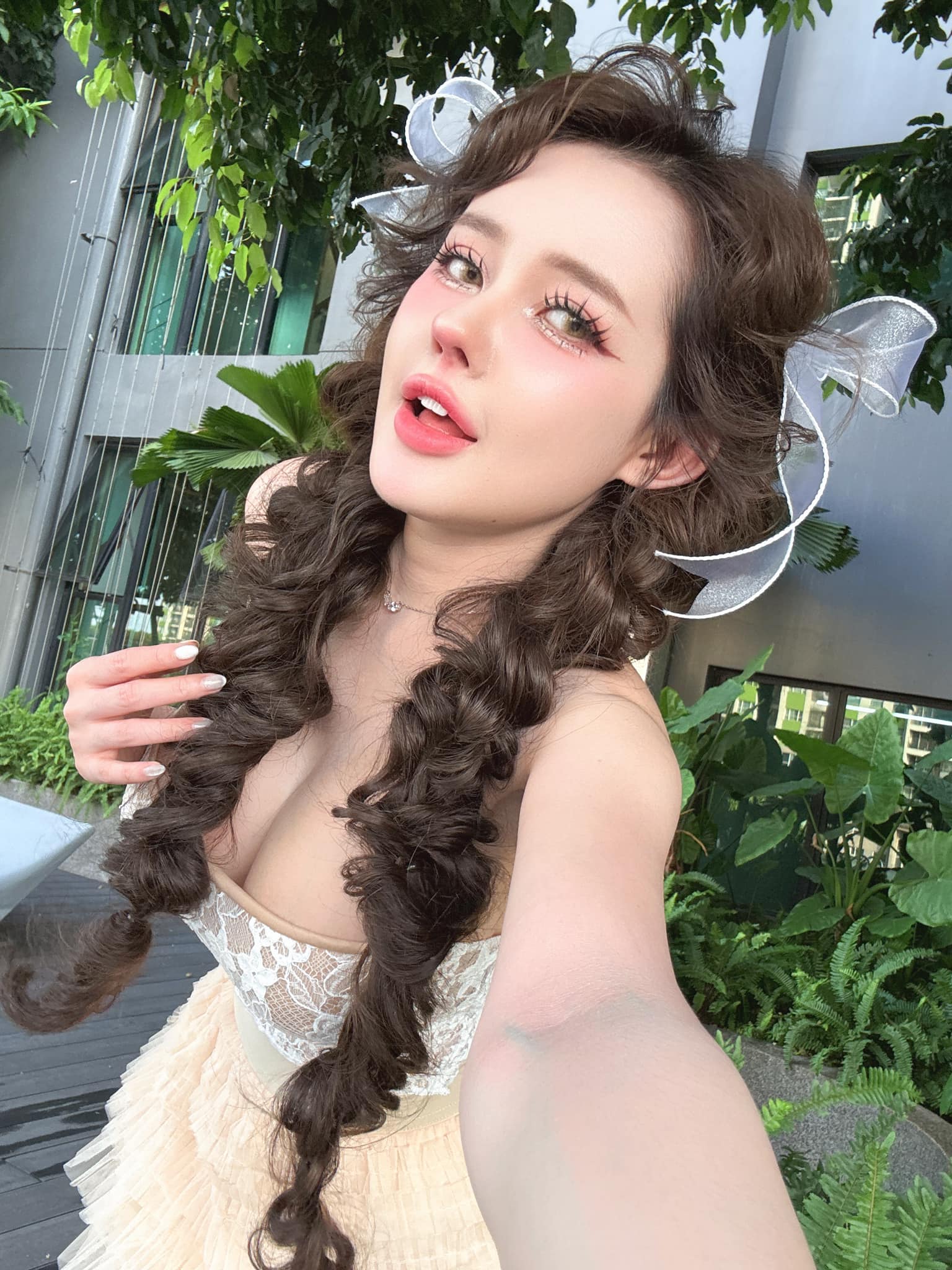 Ngân 98 Stuns Gamers with Sexy Game-Inspired Outfits 6 Ngân 98 posing confidently