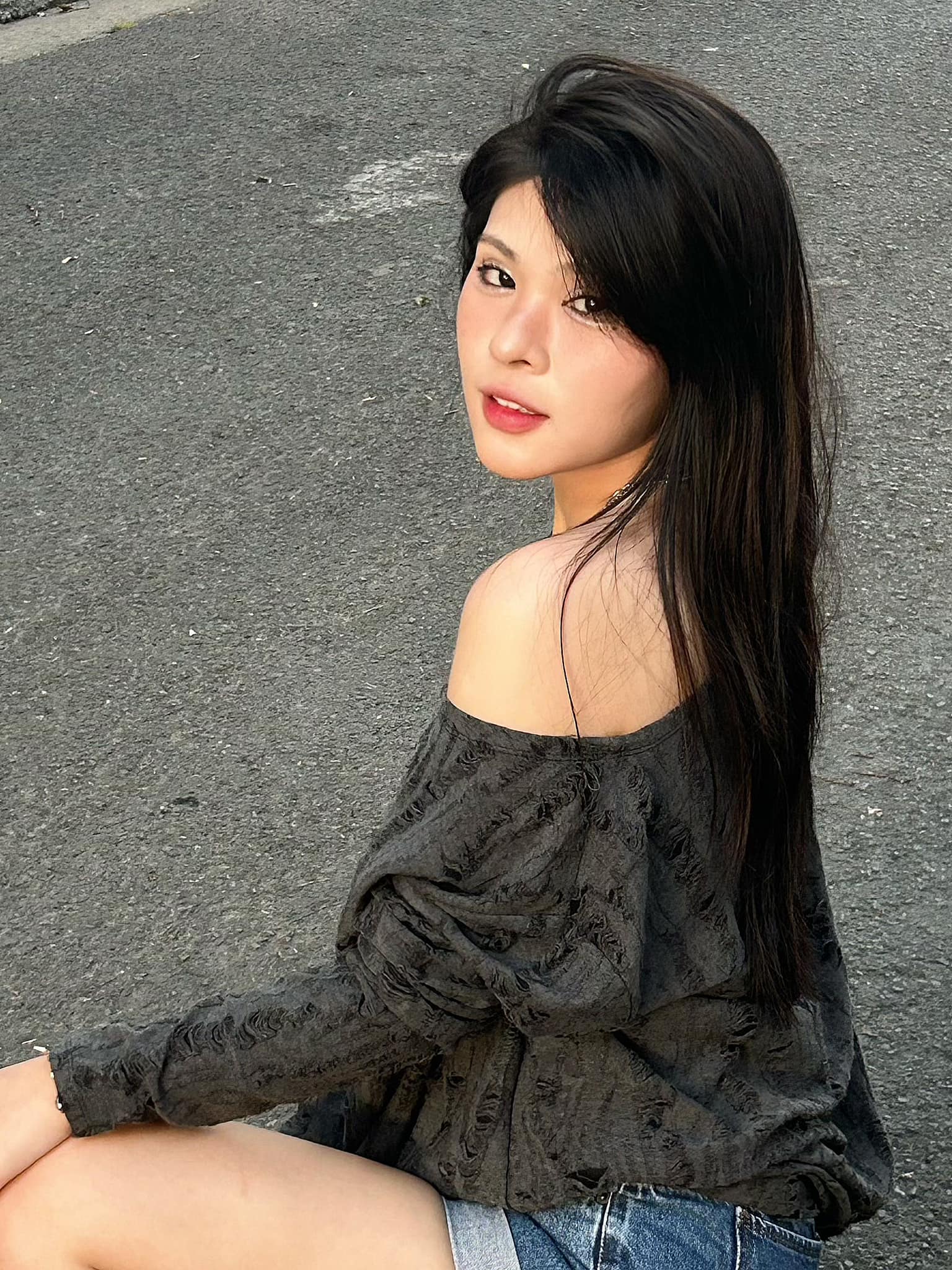 MC Kim Ngân Turns Heads with Bold Bikini Debut 8 Kim Ngân and BirdLB together