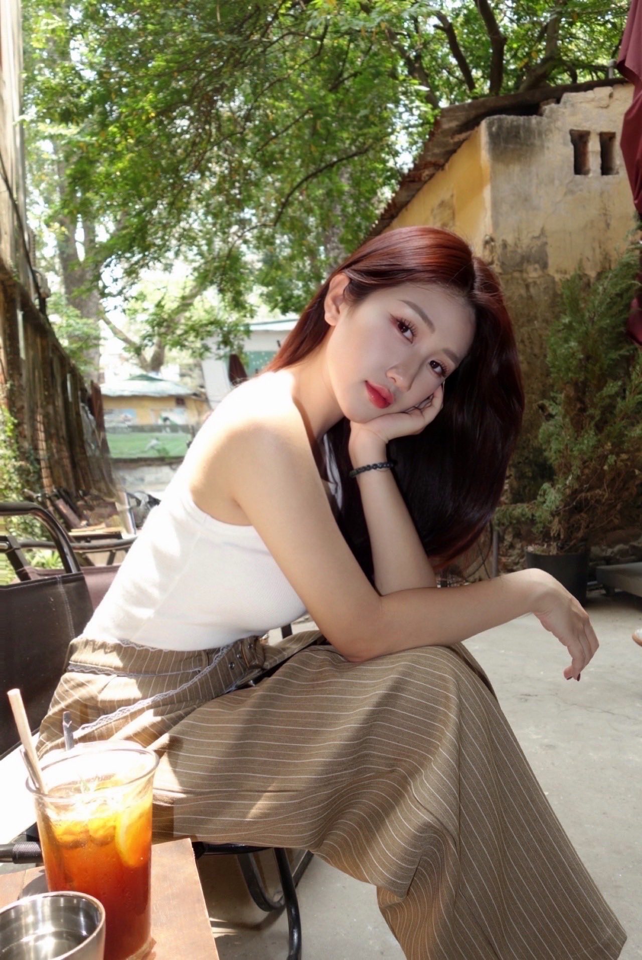 MC Linh Nắng’s Dreamy Moments Captivate Fans 5 MC Linh Nắng dreamy portrait