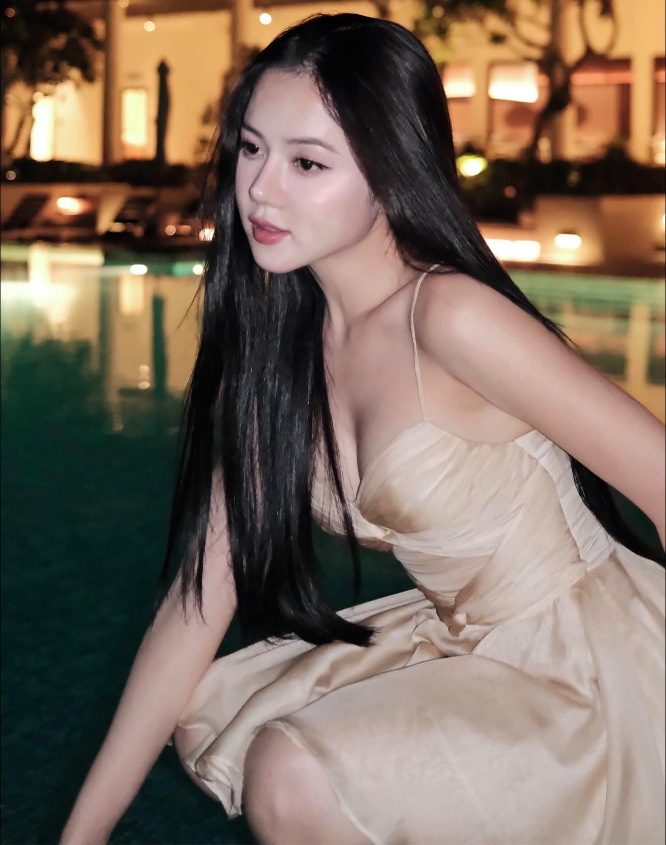 Bò Chảnh posing confidently