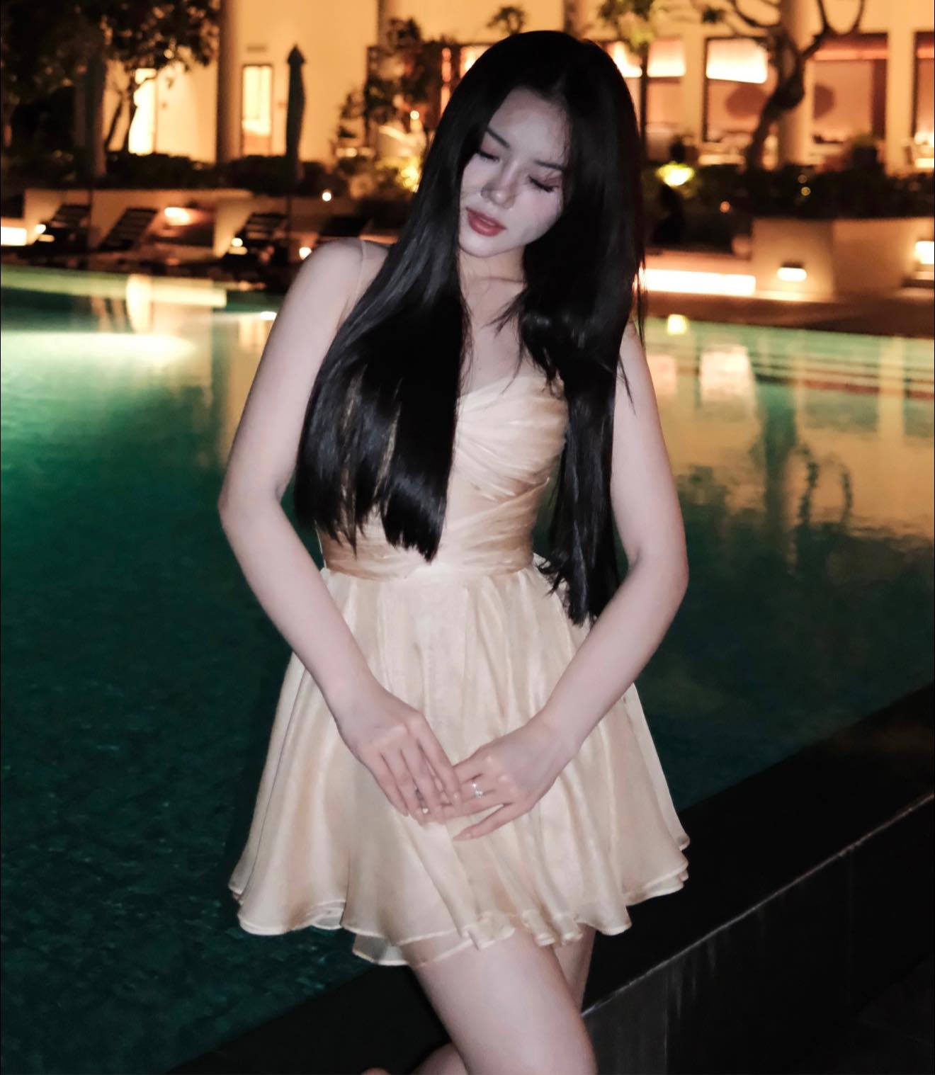 Bò Chảnh posing outdoors
