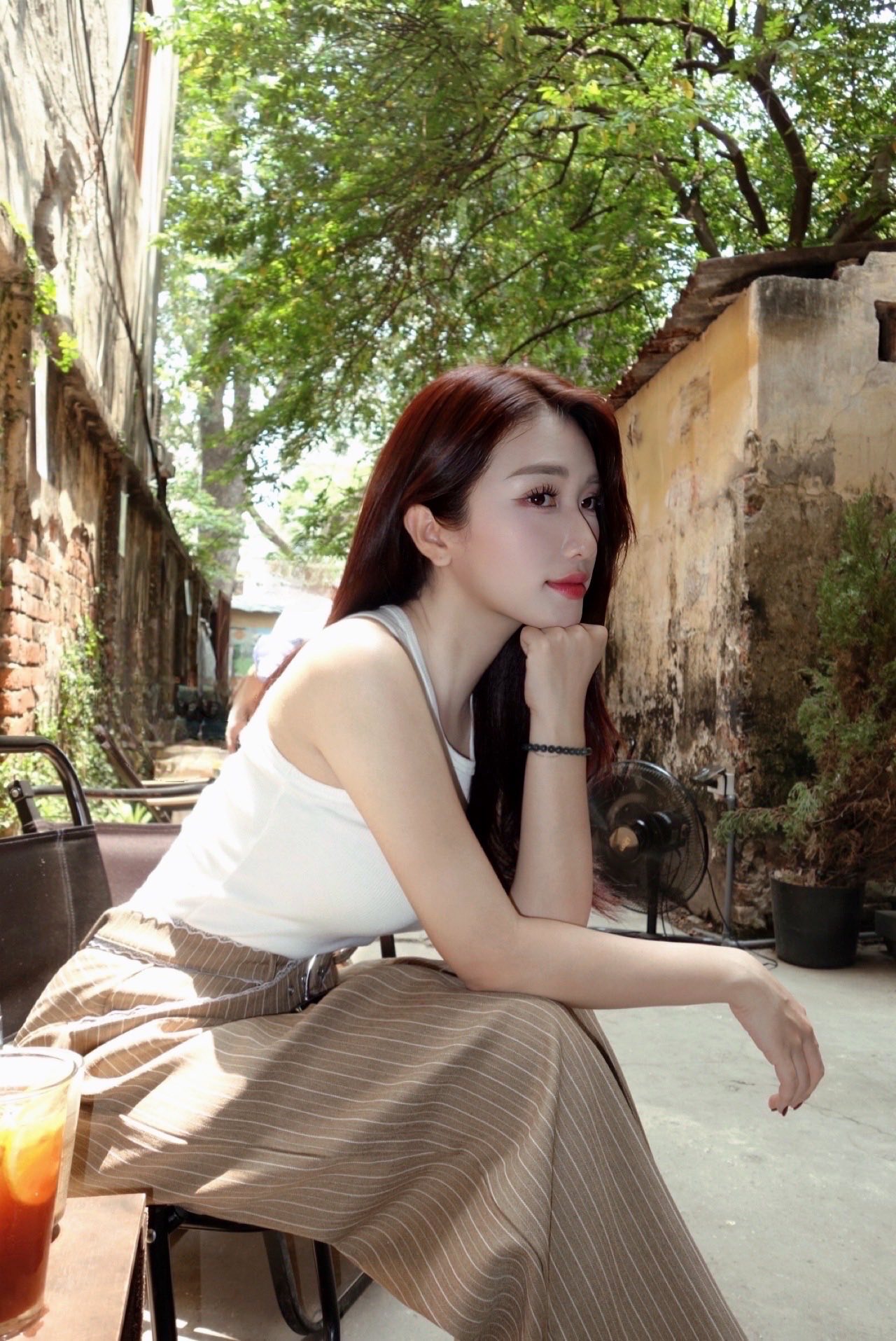 MC Linh Nắng’s Dreamy Moments Captivate Fans 7 MC Linh Nắng natural style
