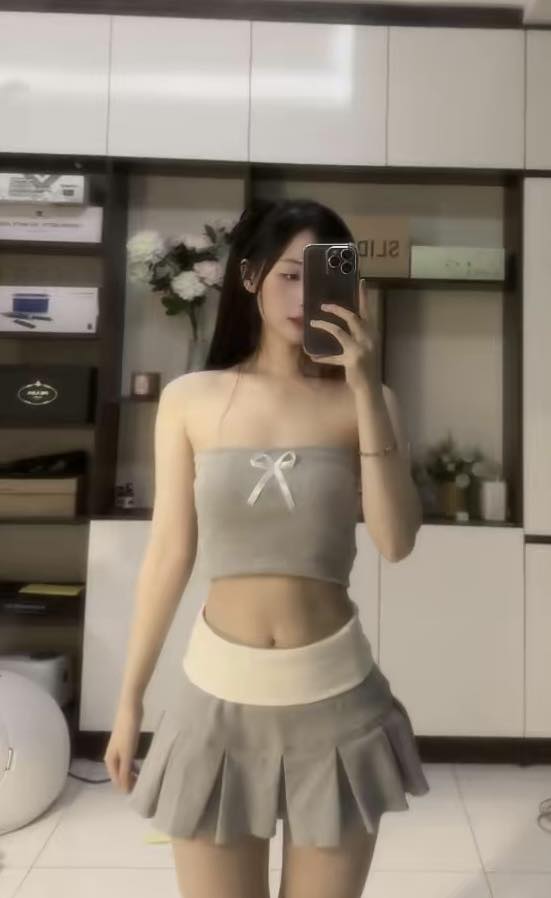 Streamer Chubby Faces Backlash Over Old Pics with Team Refund 4 49418058612026560445614194930444934312165091n 1747797529192292013563 1747881153568 1747881153716950528305