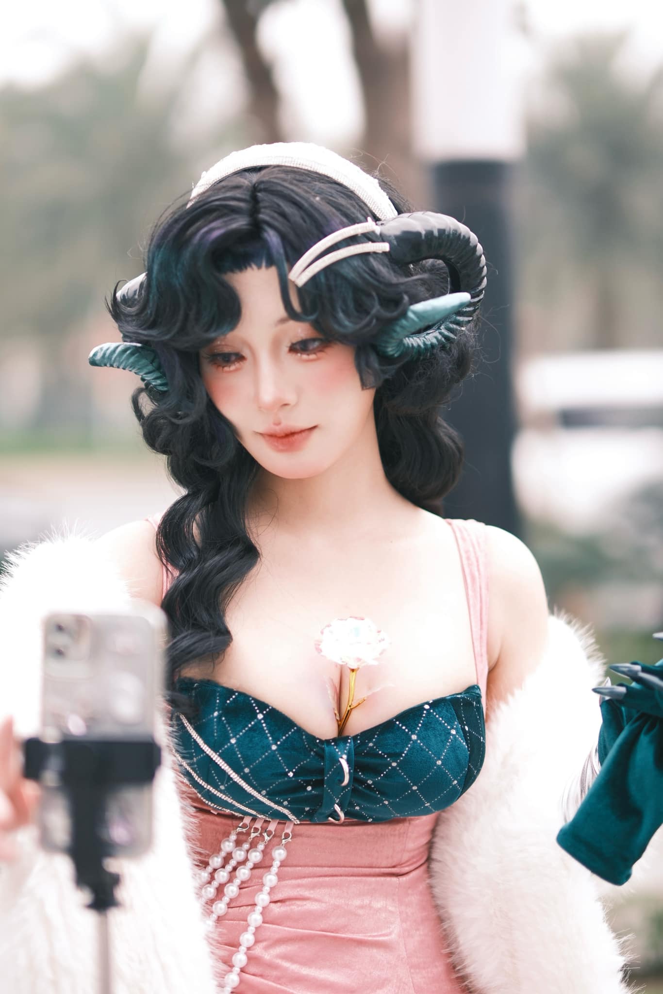 Cosplayer’s Bare-Faced Moment Wins Hearts Online 5 49461859436797396756555043969240875049731152n 1746507309929376849069 1746516744181 17465167443191717217656