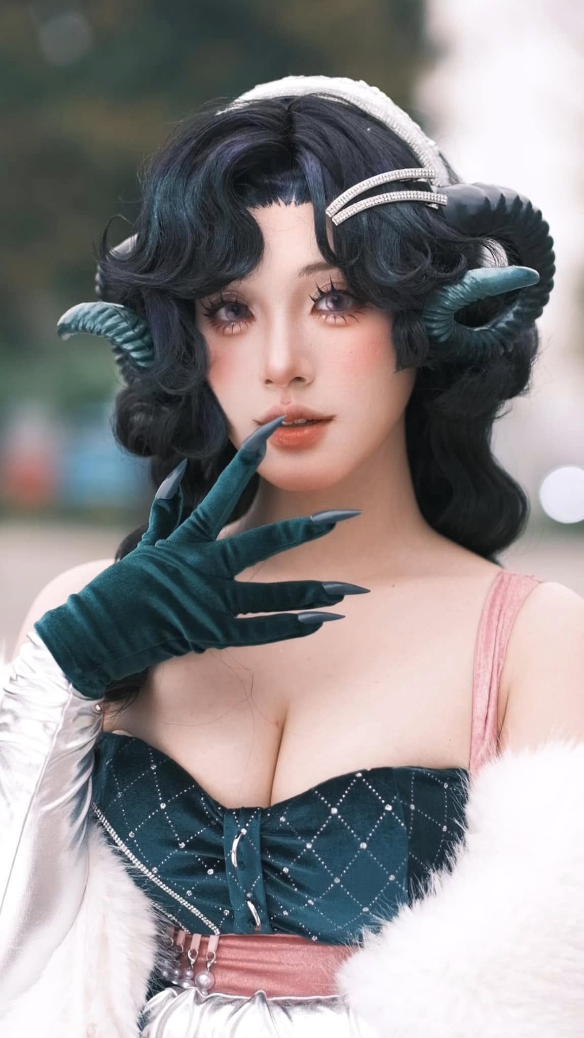 Cosplayer’s Bare-Faced Moment Wins Hearts Online 4 49479016036797425423218842203897811460240580n 1746507309908533207227 1746516743396 17465167436642097566632