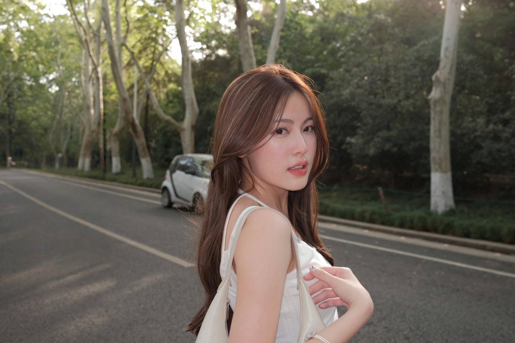 Tăng Mỹ Hàn’s Dreamy Photos Win Fans Back After Drama 2 Tăng Mỹ Hàn in a stylish, feminine look
