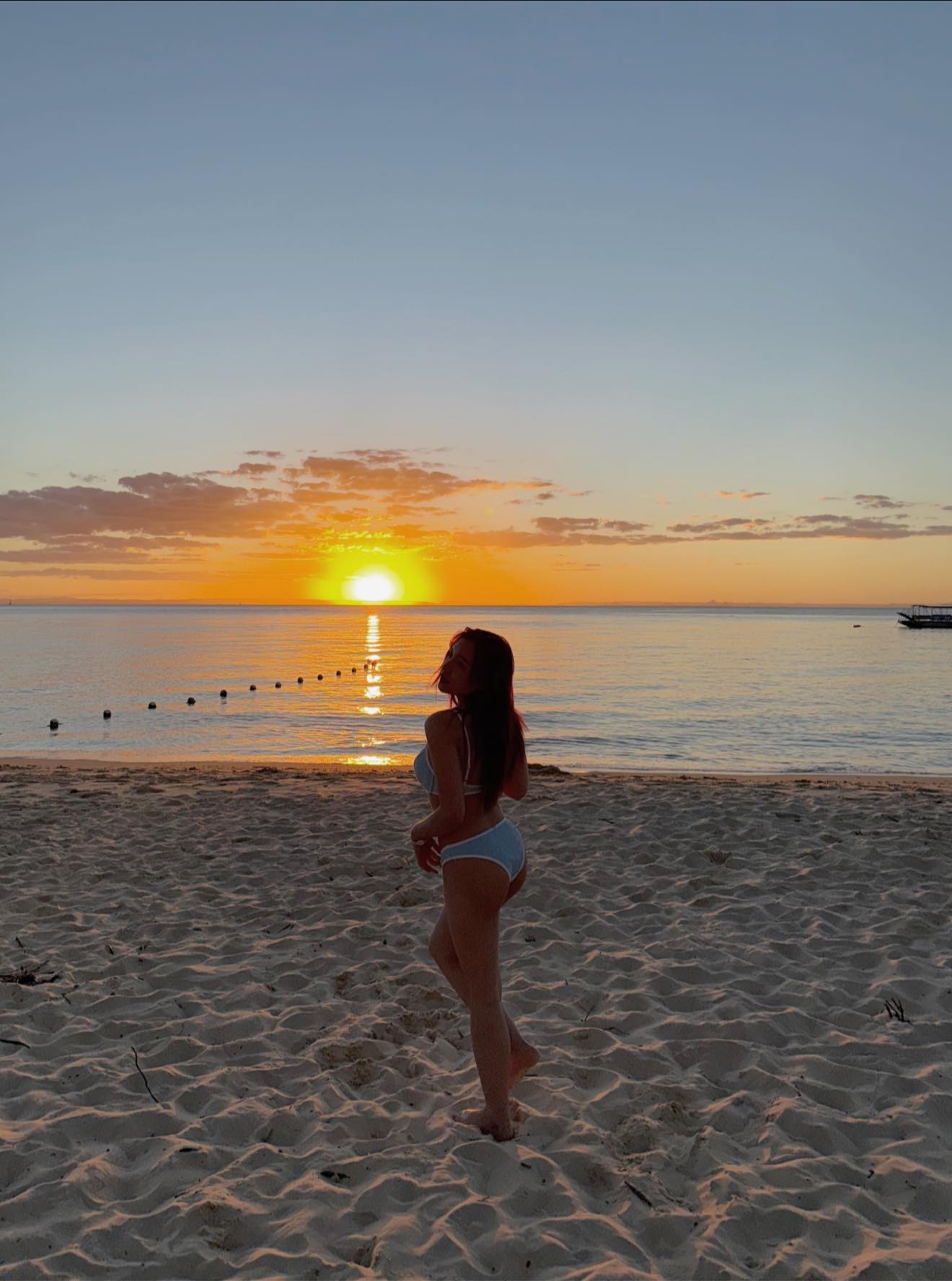 Top Liên Quân MC Vũ Phương Thảo Drops Stunning Bikini Photos 5 49554208310495524272361754156165630376922079n 17465870616601536633609 1746588831715 17465888321442084052758