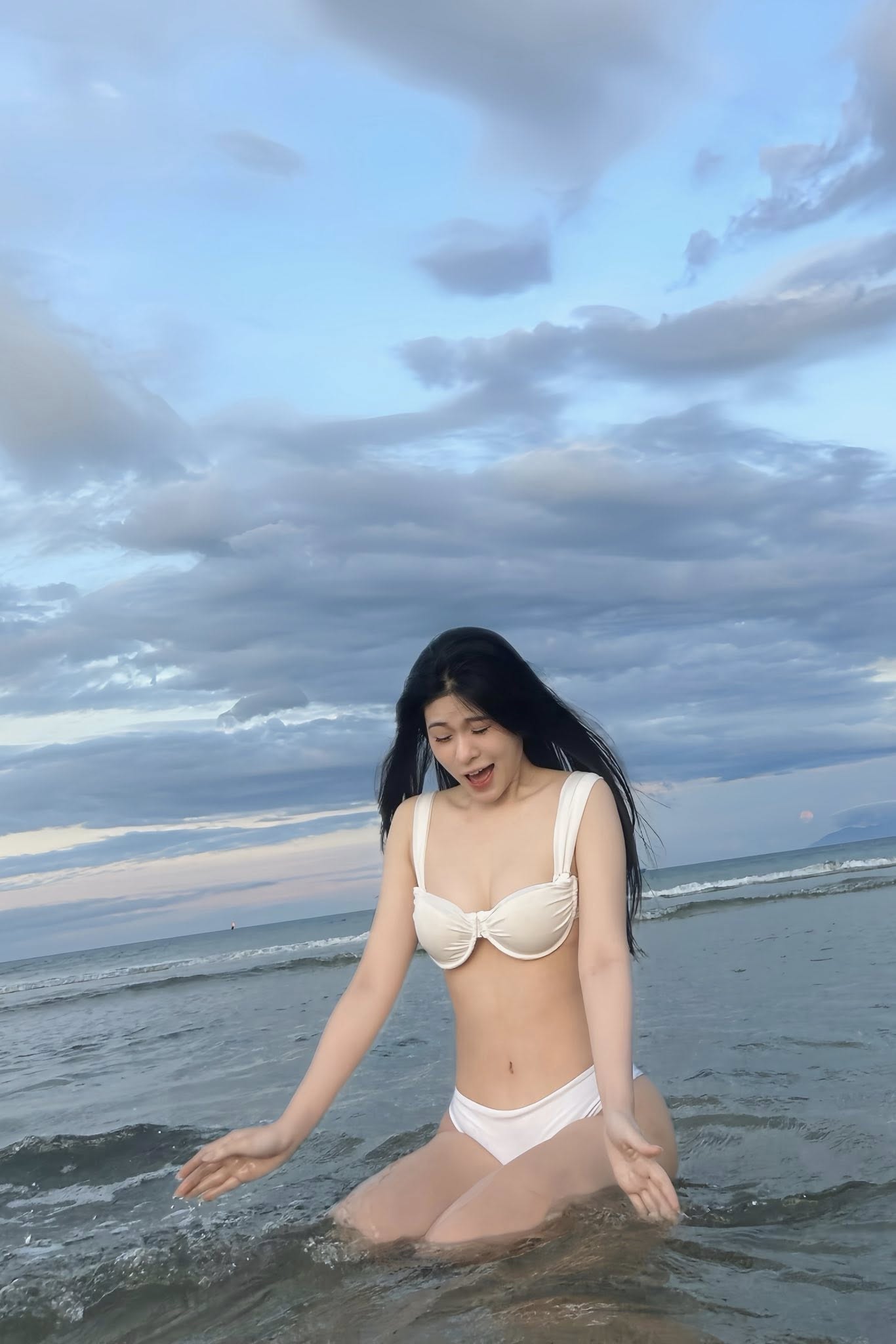 MC Kim Ngân Turns Heads with Bold Bikini Debut 5 Kim Ngân smiling in casual outfit