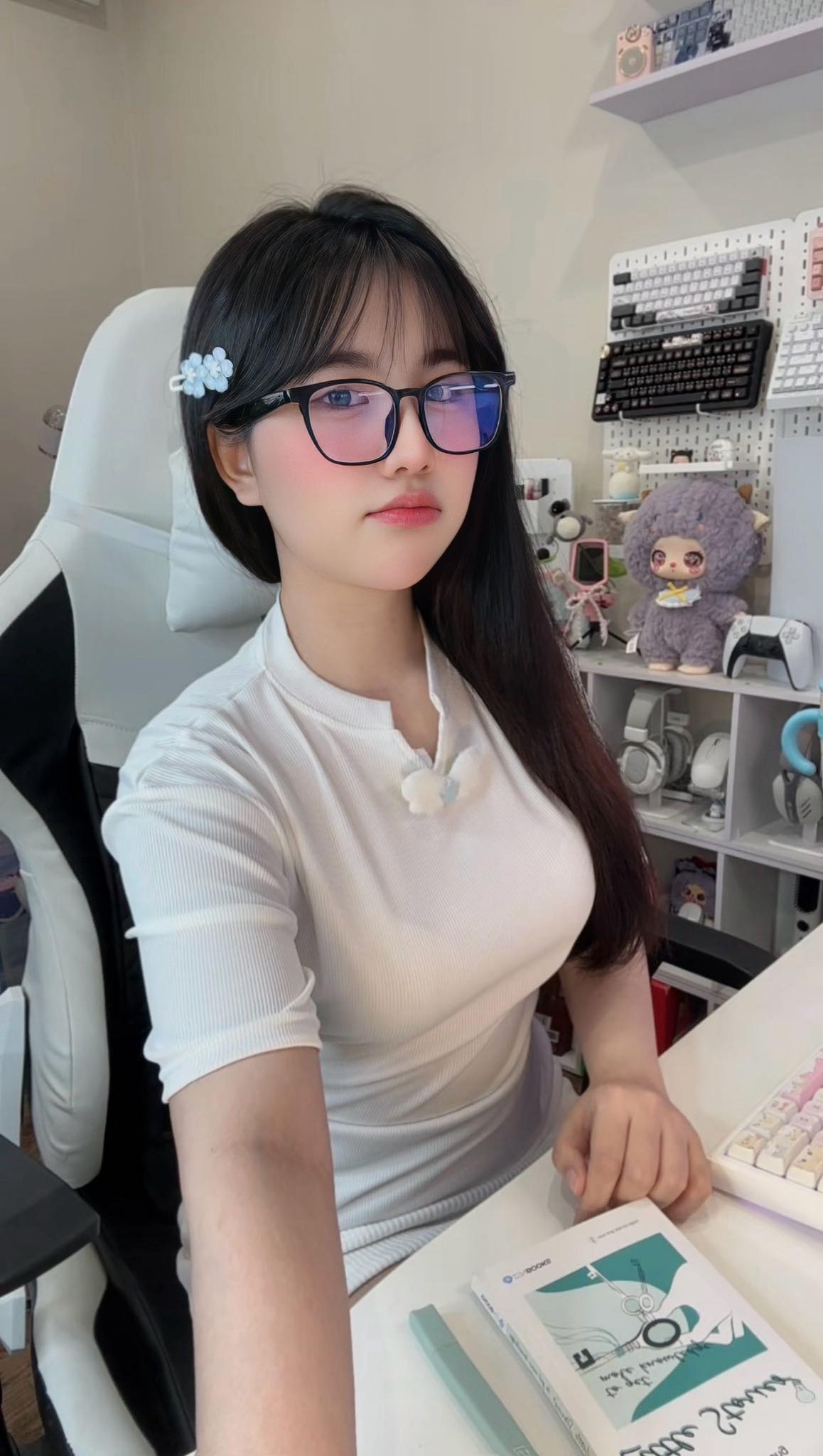 Streamer Tiểu An Nails the Perfect Gaming Setup for Big Views 2 Tiểu An's cozy gaming corner