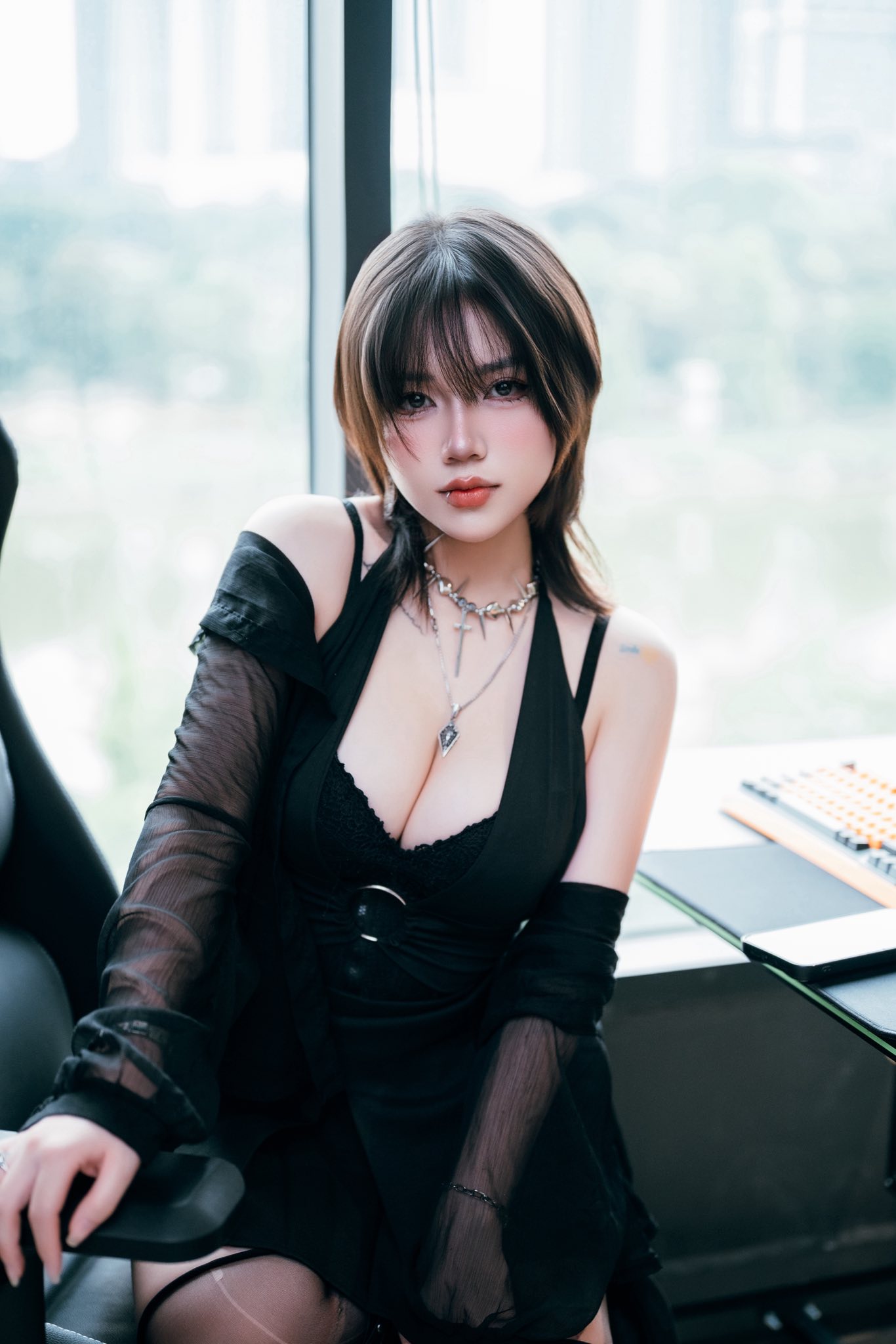 Mai Anh: The Viral Hot Girl Lighting Up Internet Cafes 2 Mai Anh gaming look