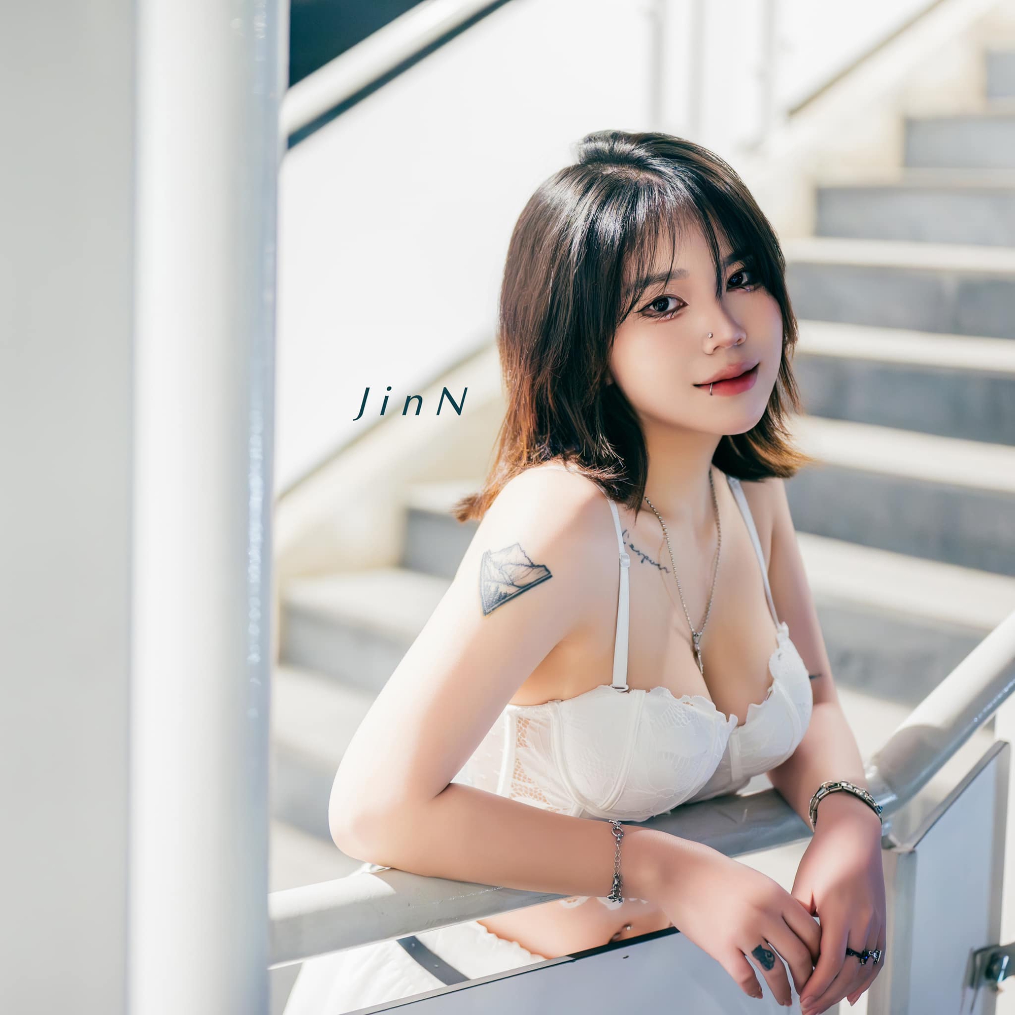 Mai Anh: The Viral Hot Girl Lighting Up Internet Cafes 6 Mai Anh street fashion