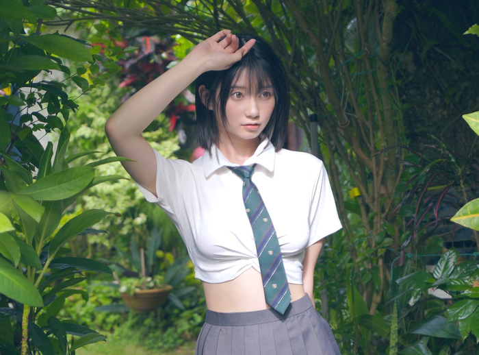 Seto Kanna: Japan's Rising Star Rivaling Yua Mikami 1 Seto Kanna posing