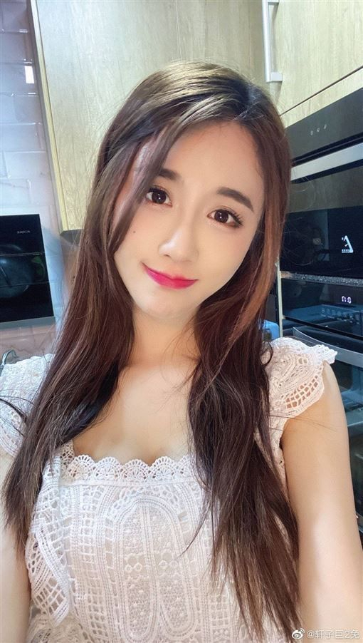 Streamer Xuan Zi Sparks Debate After Revealing 1,000GB of Private Videos 5 Xuan Zi's real-life photo causing debate