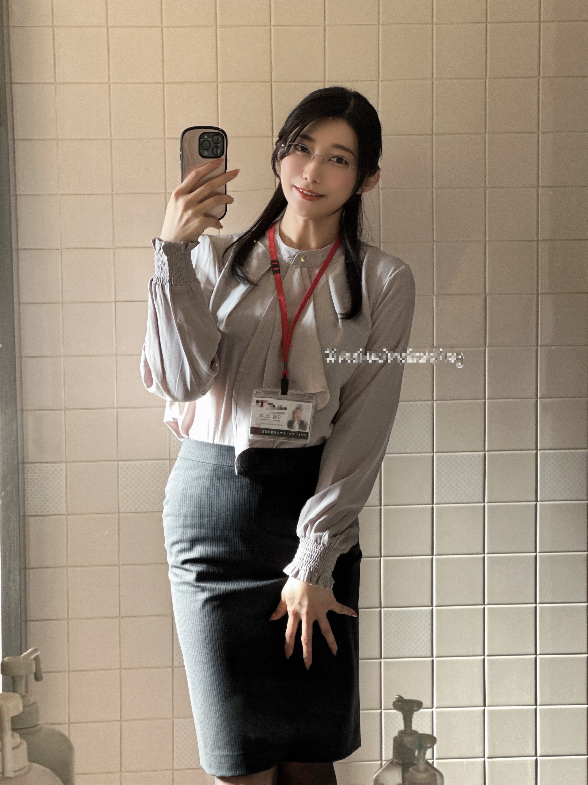 From Secretary to Rising Hot Girl: Yoshino Moriya’s Bold Career Switch 2 Yoshino Moriya walking to catch the train