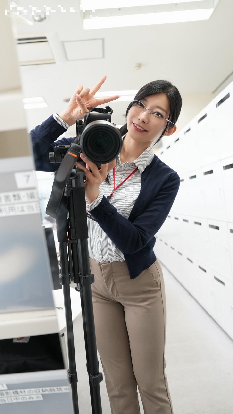 From Secretary to Rising Hot Girl: Yoshino Moriya’s Bold Career Switch 3 Yoshino Moriya in a stylish office secretary outfit
