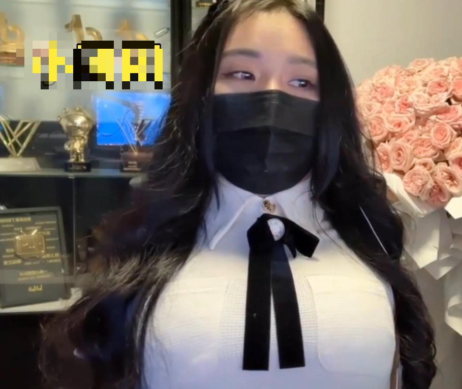 Top Streamer Tiểu Đoàn Đoàn Sparks Buzz After Surprise Comeback 3 Tiểu Đoàn Đoàn half-face photo