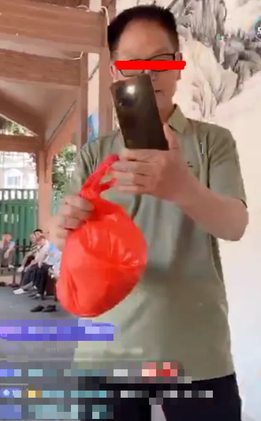 Streamer Stays Confident Despite Awkward Comment During Live Dance 3 Streamer Dien Thai Hue dancing outdoors