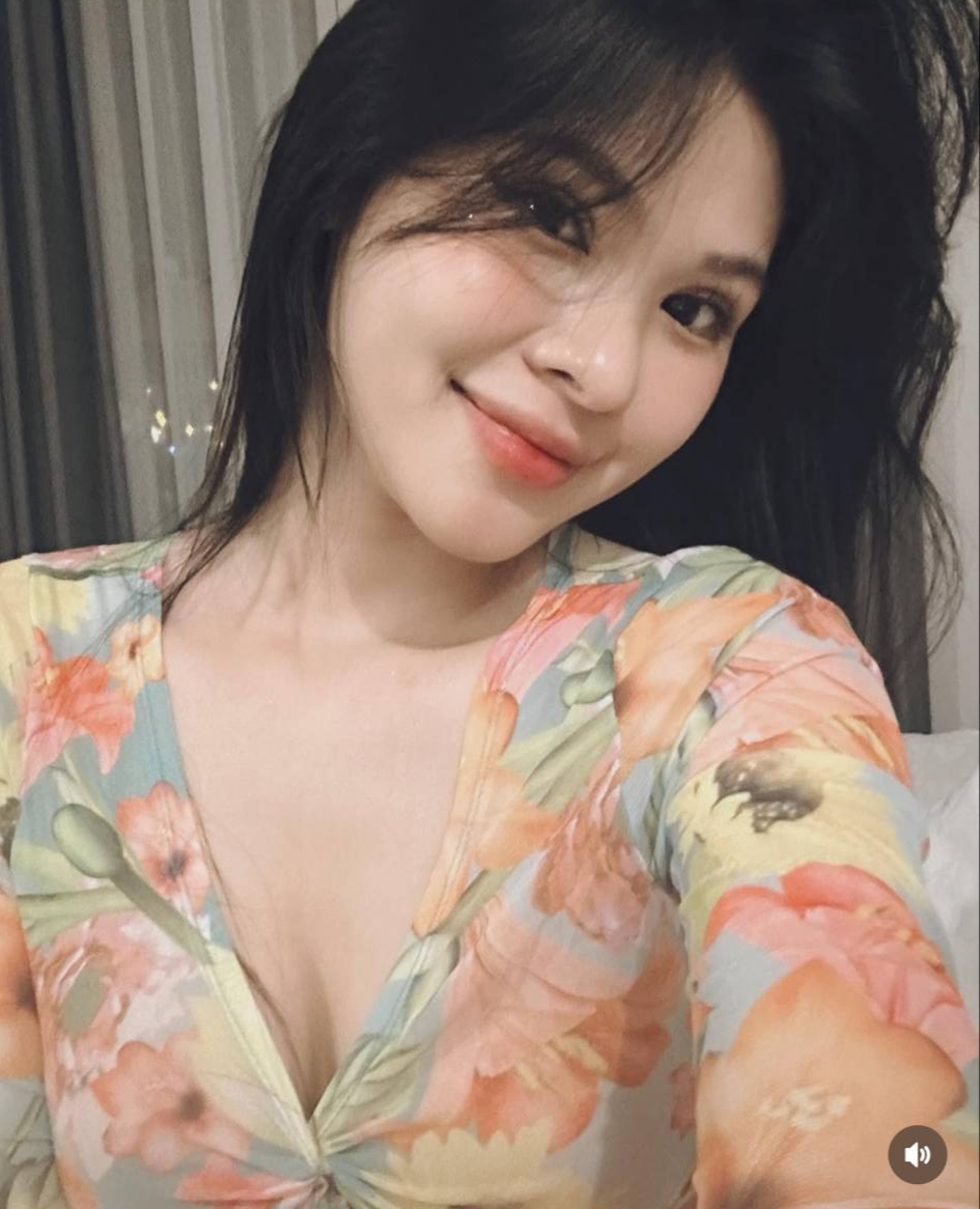 MC Kim Ngân Turns Heads with Bold Bikini Debut 2 Kim Ngân posing confidently in bikini