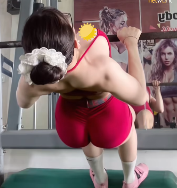 Gym Trainer Sparks Debate Over Workout Video Angles 1 edit screenshot 2025 05 28 111356 17484174390941735533187 1748418366731 1748418368974548414653