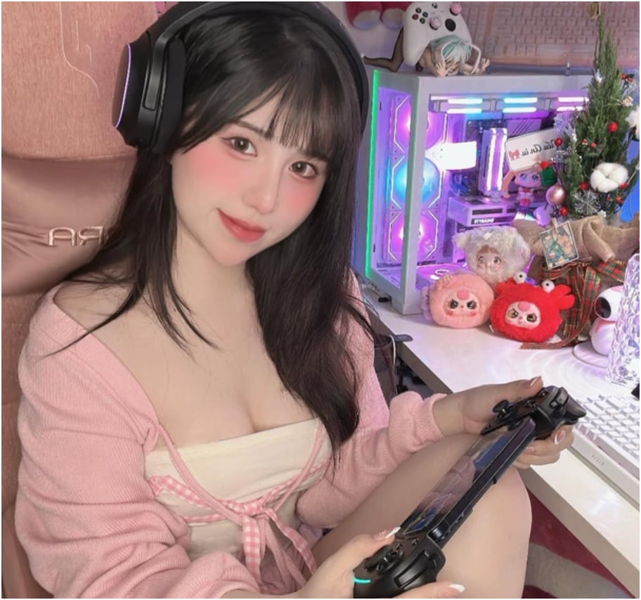 Streamer Tiểu An Nails the Perfect Gaming Setup for Big Views 9 Streamer Tiểu An's LED-lit gaming setup