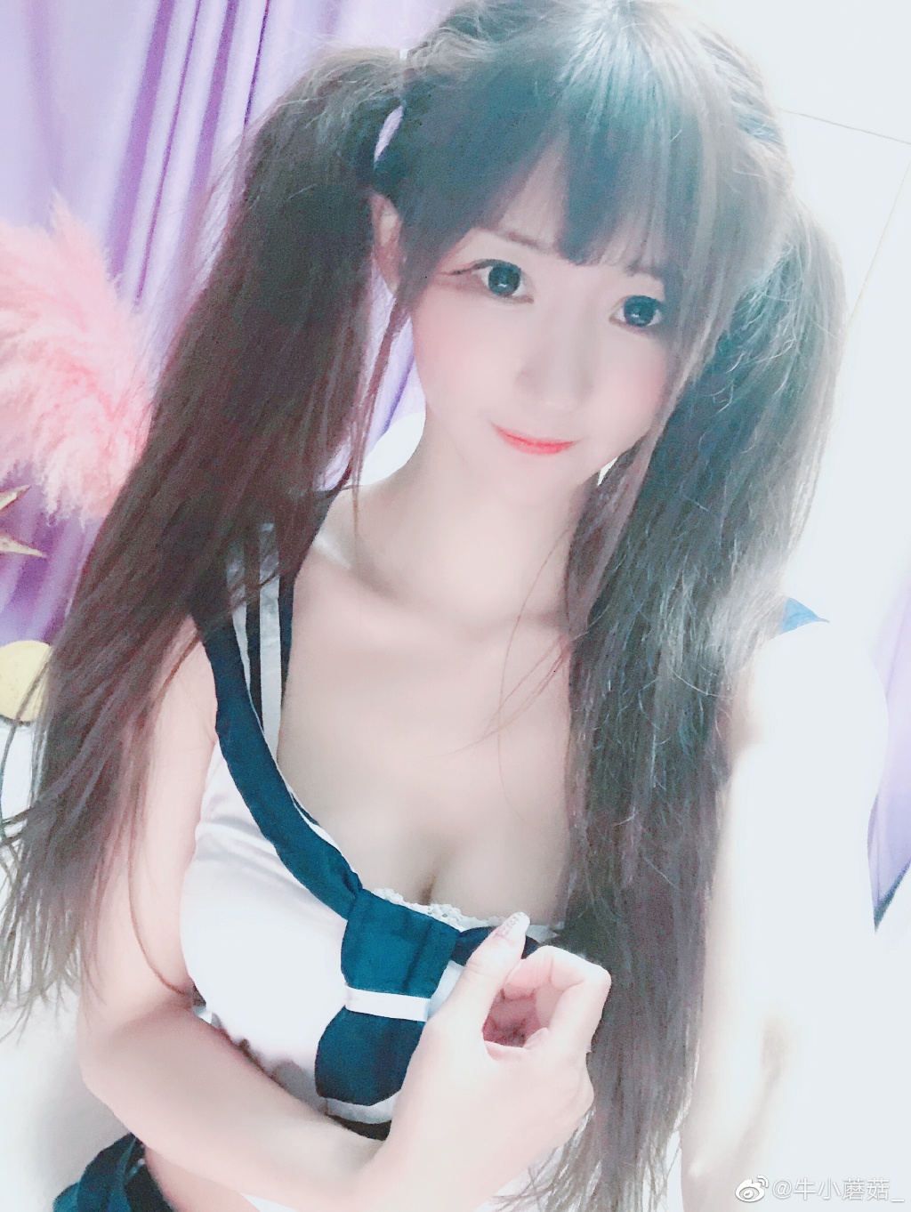 Streamer Banned After Wardrobe Slip Sparks Controversy 1 Streamer Bull Little Mushroom during livestream