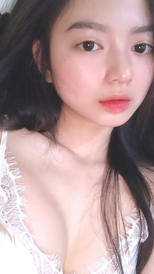 Chi Củ Cải during livestream