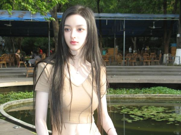 Stunning Chinese Student Sparks AI Beauty Rumors Online 6 photo 1748408311937 1748408312294812241071
