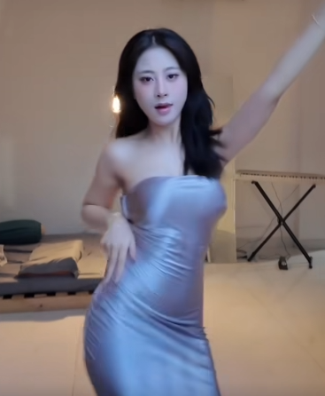 TikToker’s Bold Style Transformation Hits 1.3M Views 2 Her confident presence on camera inspires many young people, especially girls who love strong, edgy styles.