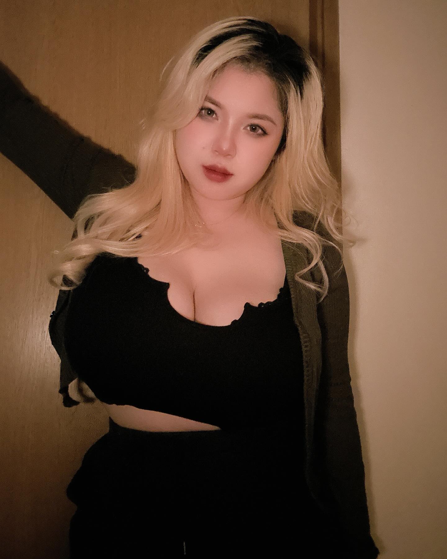 Thu Trang’s Bold Comeback After Breast Reduction Surgery 7 Thu Trang showing off her figure