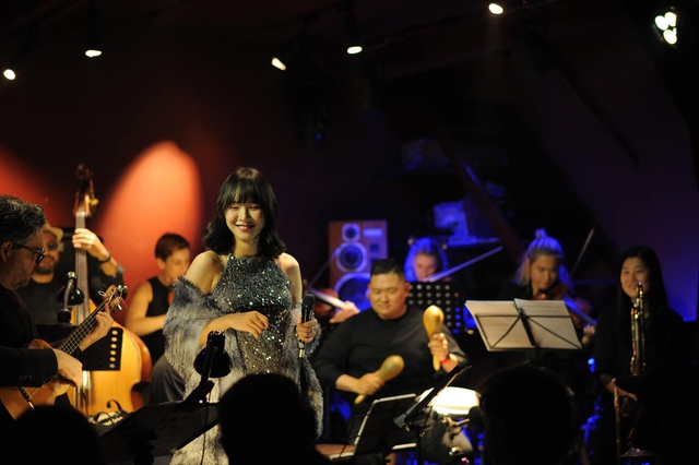 TikToker Julie’s Stunning Comeback with New Music Project 11 Julie performing on stage