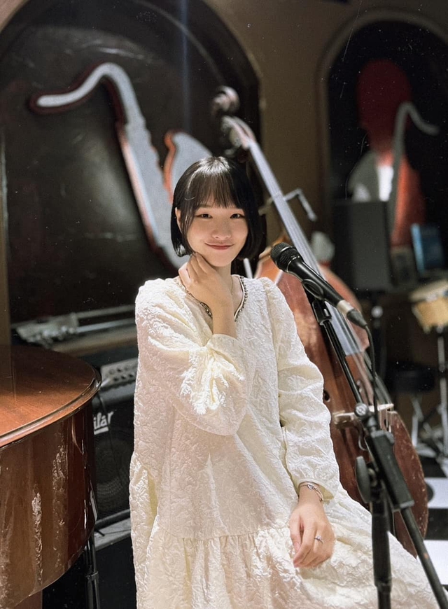 TikToker Julie’s Stunning Comeback with New Music Project 9 Julie recording music