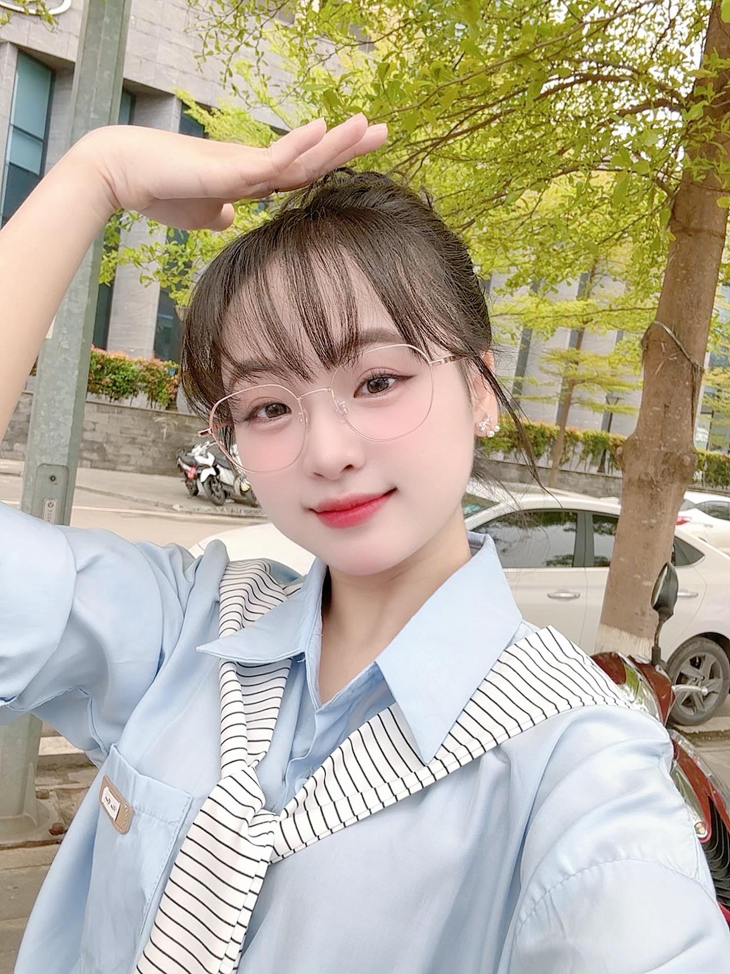 Gãy TV Star Speaks Out After Her Photos Are Misused Online 3 Tuyu Ru looking concerned