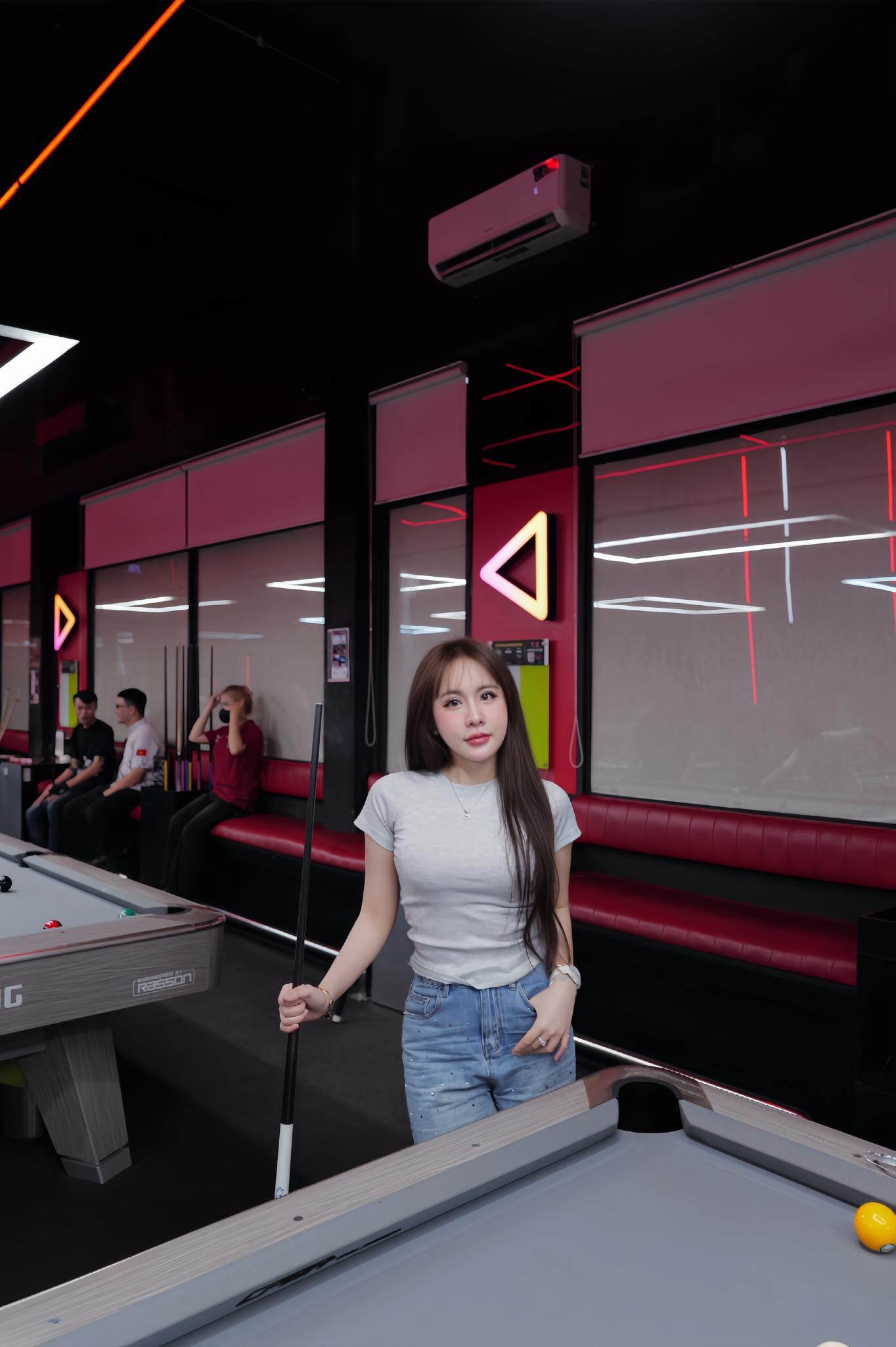 Pool Star Lê Tuyết Anh Stuns Fans with Bikini Photos 6 Lê Tuyết Anh in fashionable attire